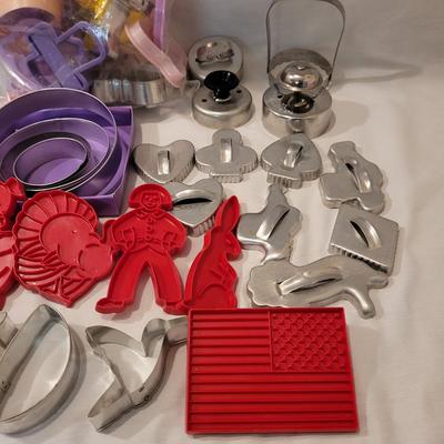 Assortment of Cookie Cutters (K-CE)