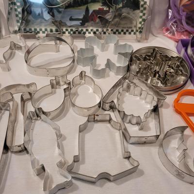 Assortment of Cookie Cutters (K-CE)