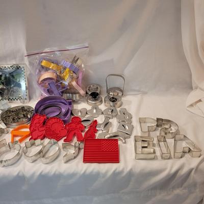 Assortment of Cookie Cutters (K-CE)