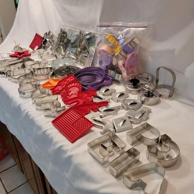 Assortment of Cookie Cutters (K-CE)