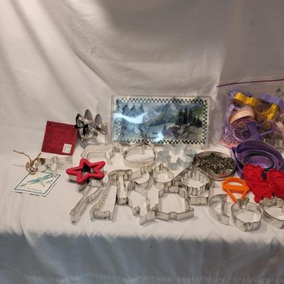 Assortment of Cookie Cutters (K-CE)