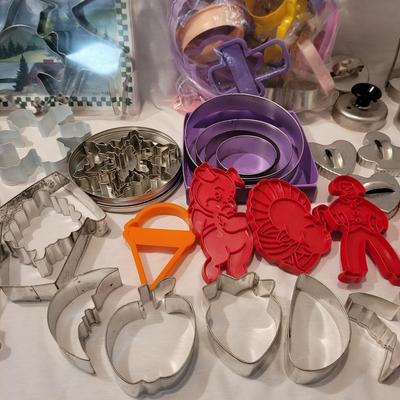 Assortment of Cookie Cutters (K-CE)