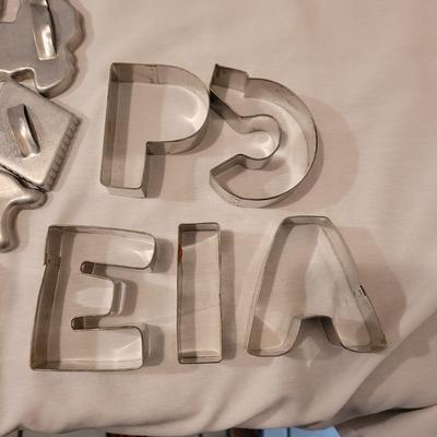 Assortment of Cookie Cutters (K-CE)