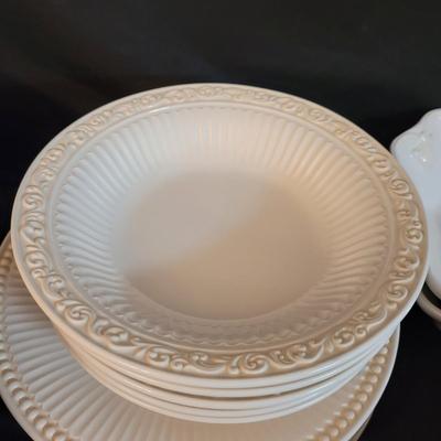 Lenox â€œButlerâ€™s Pantry Gourmetâ€ Dishware and More (K-CE)