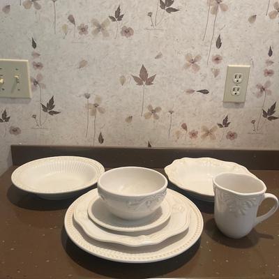 Lenox â€œButlerâ€™s Pantry Gourmetâ€ Dishware and More (K-CE)