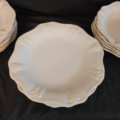 Lenox â€œButlerâ€™s Pantry Gourmetâ€ Dishware and More (K-CE)