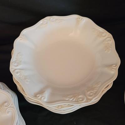 Lenox â€œButlerâ€™s Pantry Gourmetâ€ Dishware and More (K-CE)