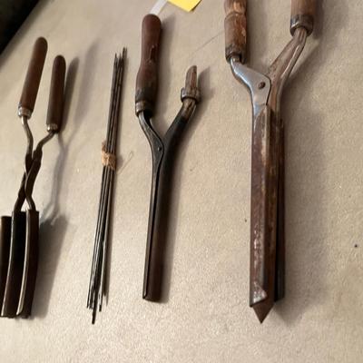 Lot of vintage hair curlers & waves