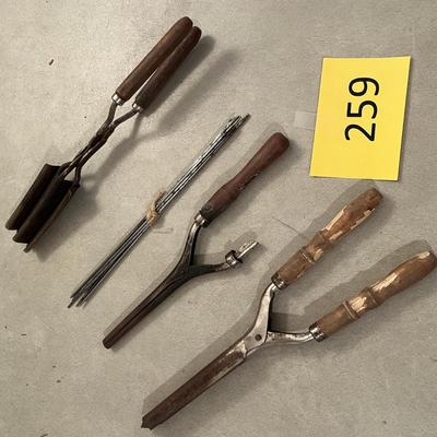 Lot of vintage hair curlers & waves