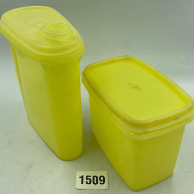 2 Vintage Tupperware Containers 1