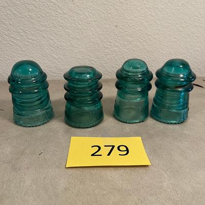 Lot of 4 Insulators