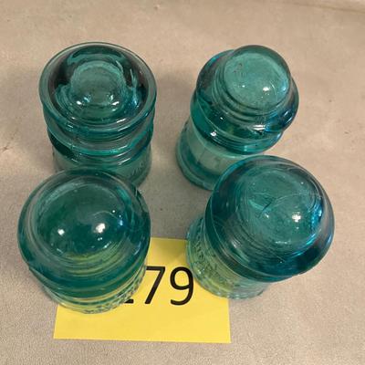 Lot of 4 Insulators