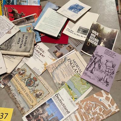 Lot of National Geographic maps