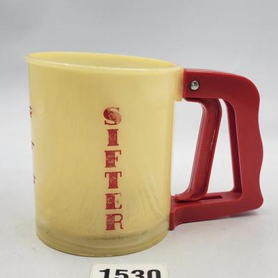 Vintage 1 1/2 Cup Sifter