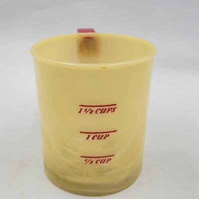 Vintage 1 1/2 Cup Sifter