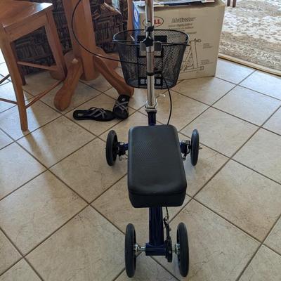 KneeRover Deluxe Steerable Walker Scooter Blue w/ Basket