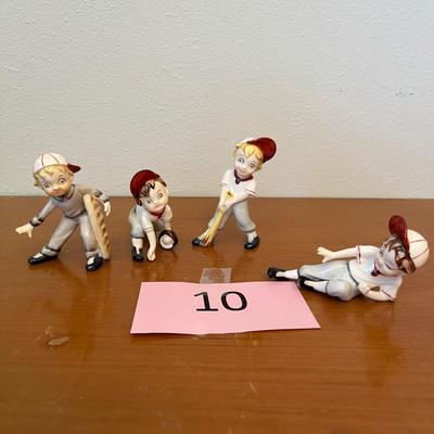 Adorable, ceramic baseball figurines