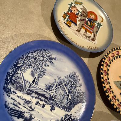 Lot of Christmas Plates