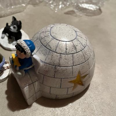Eskimo Nativity Set