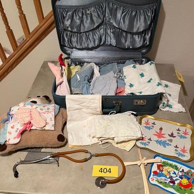 Lot of vintage Kids w/ Suit case