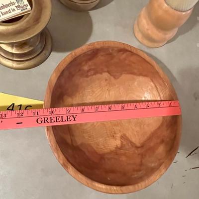 Lot of woodware items