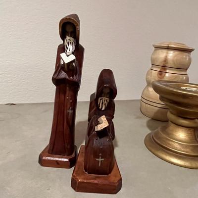 Lot of woodware items