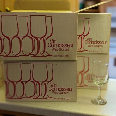 32 Libbey Vin Connoisseur Stemware, Excellent Condition