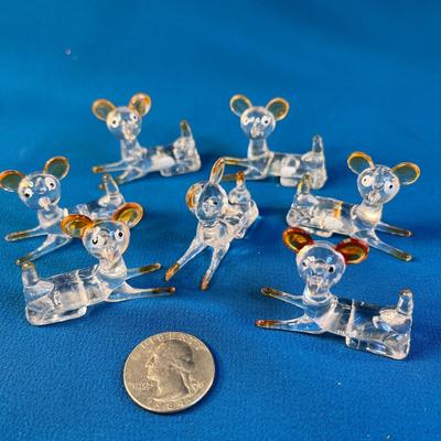 SET OF 7 VINTAGE CLEAR PLASTIC SITTING DEER FIGURES