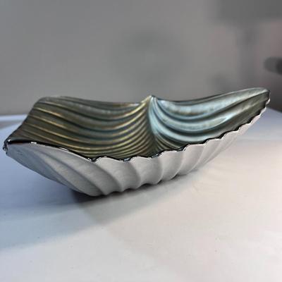 GORGEOUS LARGE METALLIC GLASS LEAF SHAPED BOWL