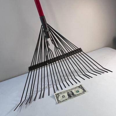 METAL LEAF RAKE FIBERGLASS? HANDLE