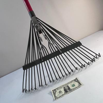 METAL LEAF RAKE FIBERGLASS? HANDLE