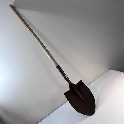 STURDY WOOD HANDLE GARDEN SHOVEL