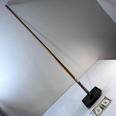 5â€™ HARD WOOD HANDLE STIFF METAL BRUSH