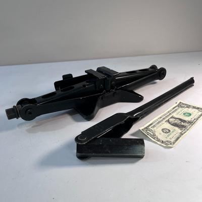 CAR SCISSOR JACK MADE IN CANADA