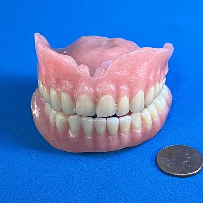 SET OF DENTURES