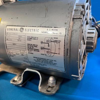VWR SCIENTIFIC 1/6 h.p. VACUUM PUMP