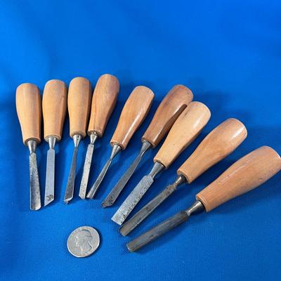 SET OF 9 WOOD WORKING GOUGES AND CHISELS