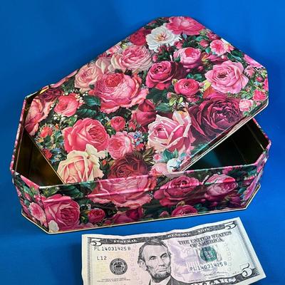 RETRO ROSES TIN MADE IN ENGLAND
