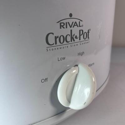 LARGE OVAL RIVAL CROCK POT WHITE 3 HEAT SETTINGS