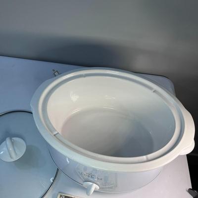 LARGE OVAL RIVAL CROCK POT WHITE 3 HEAT SETTINGS
