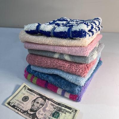 8 COUNT ASSORTED THICK WASH CLOTHS BLUES AND PINKS