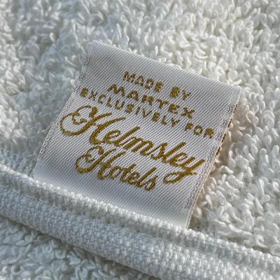 â€œHELMSLEY MIDDLETOWNE HOTELâ€ NEW YORK SCULPTED BATH MAT WHITE