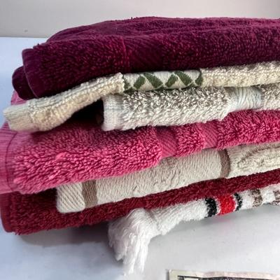 7 COUNT ASSORTED HAND TOWELS
