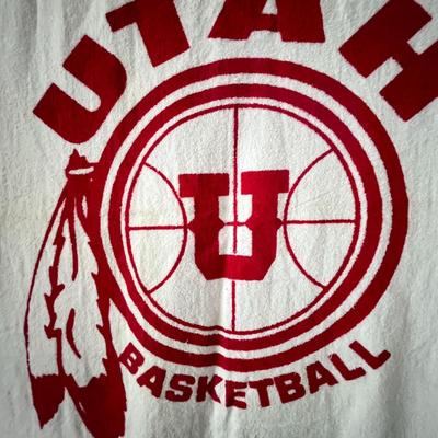 LARGE VINTAGE UNIVERSITY OF UTAH BASKETBALL BEACH TOWEL