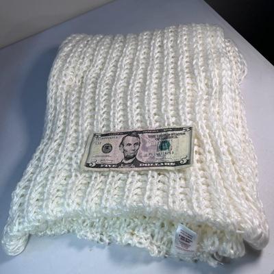 LOVELY LOOSE KNIT WHITE INFINITY SCARF