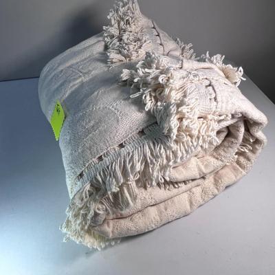 IVORY COTTON JACQUARD BEDSPREAD WITH FRINGE TWIN