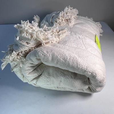 IVORY COTTON JACQUARD BEDSPREAD WITH FRINGE TWIN
