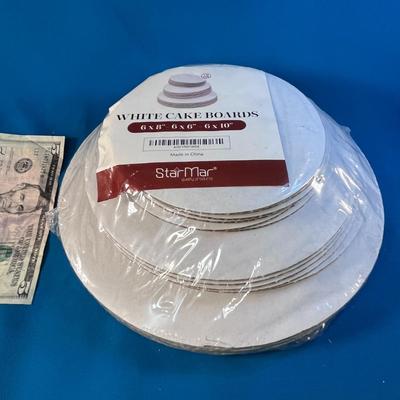 18 PIECE NEW IN PACKAGE WHITE CAKE BOARDS