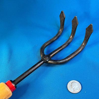 â€œBAREBONESâ€ HAND HELD GARDEN RAKE STURDY