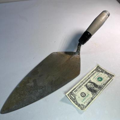 LARGE TROWEL TOOL 18-1/2â€ LONG